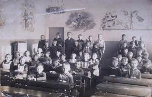 mutra w szkole 1938.jpg